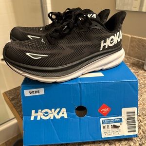 Women’s Hoka Clifton 9 Wide Sneakers